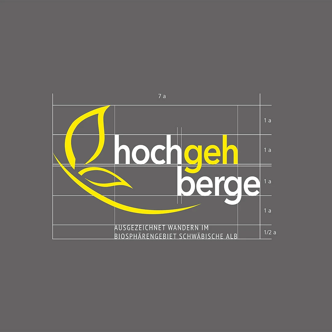 konstruktion des hochgehberge-logos mit maßlinien, darunter der zusatz »ausgezeichnet wandern im biosphärengebiet schwäbische alb«